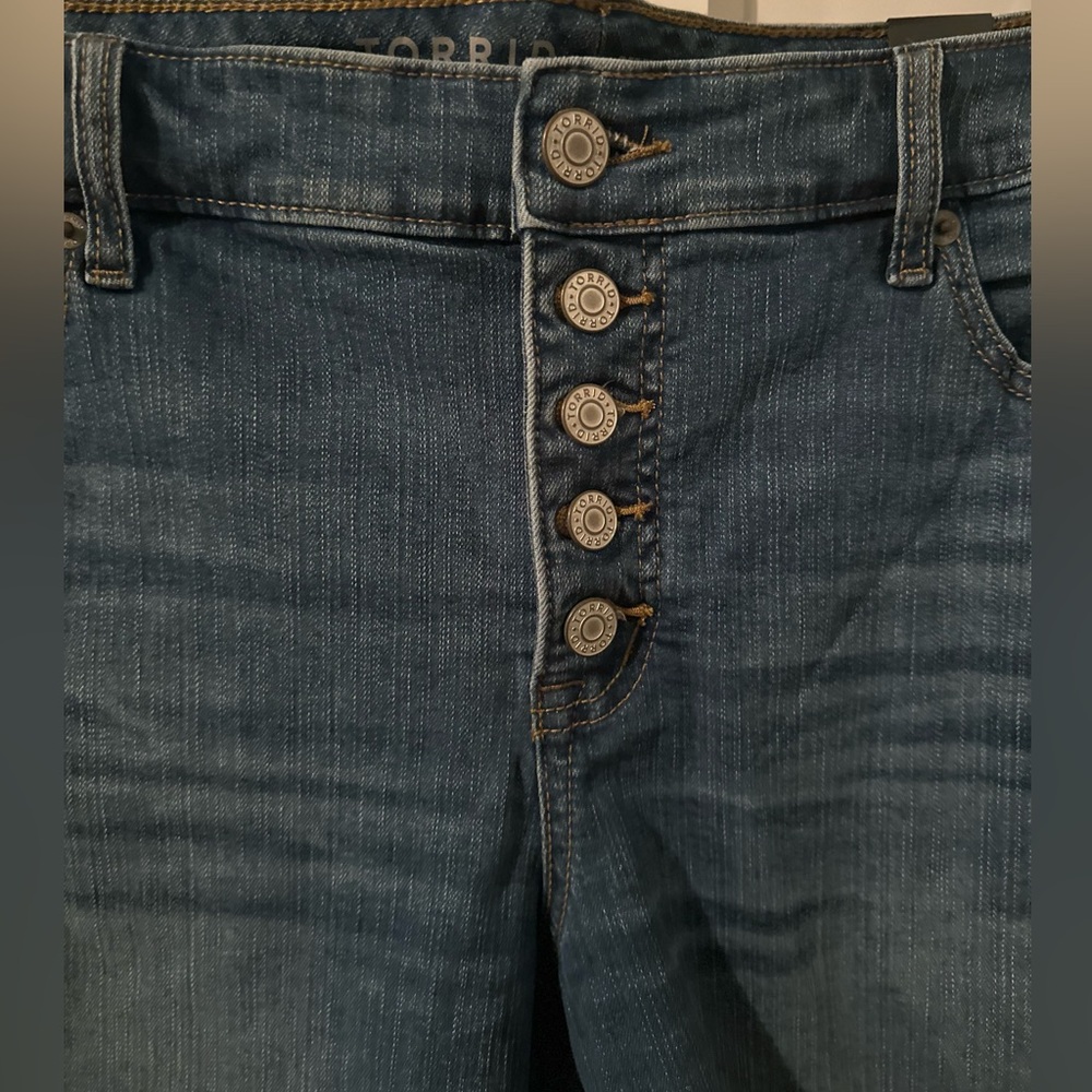 Torrid Perfect Boyfriend Bermuda Vintage Stretch Mid Rise Shorts - Picture 5 of 7
